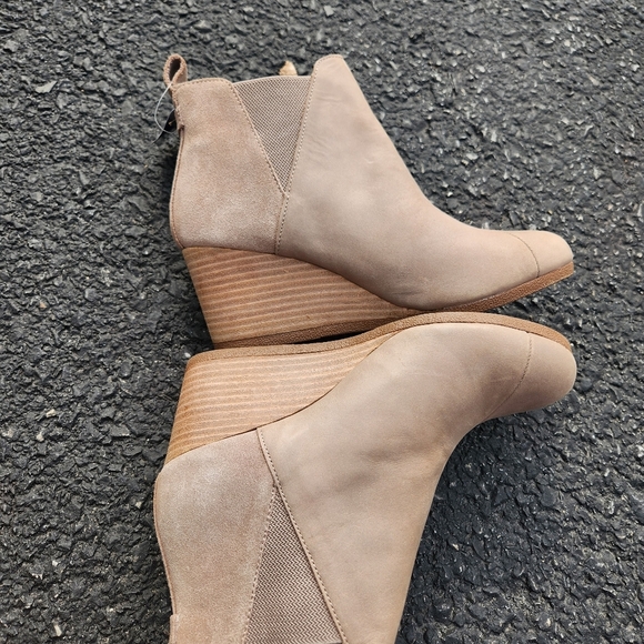 NWT Tom’s Kelsey Wedge Booties Taupe Gray Suede Leather size 8.5 - Picture 9 of 9